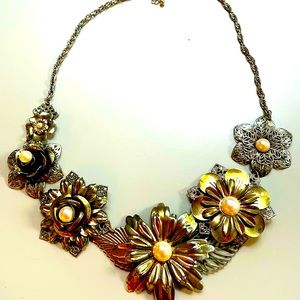 Vintage 3D metal flowers necklace